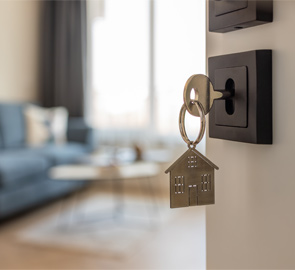 Haustürschlüssel mit Anhänger